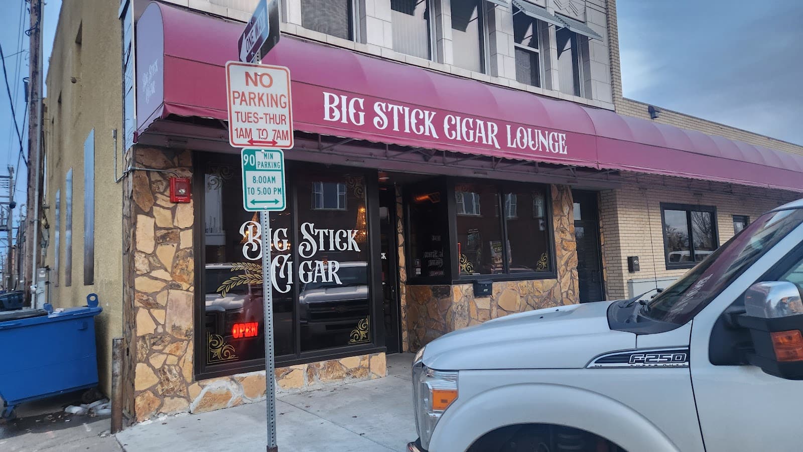 Big Stick Cigar Lounge