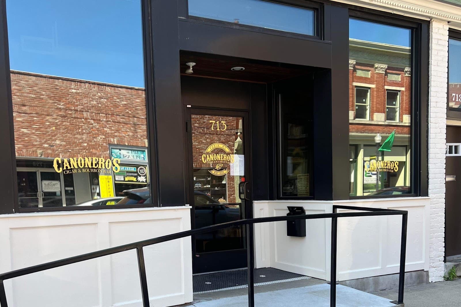 Canonero's Cigar & Bourbon Bar