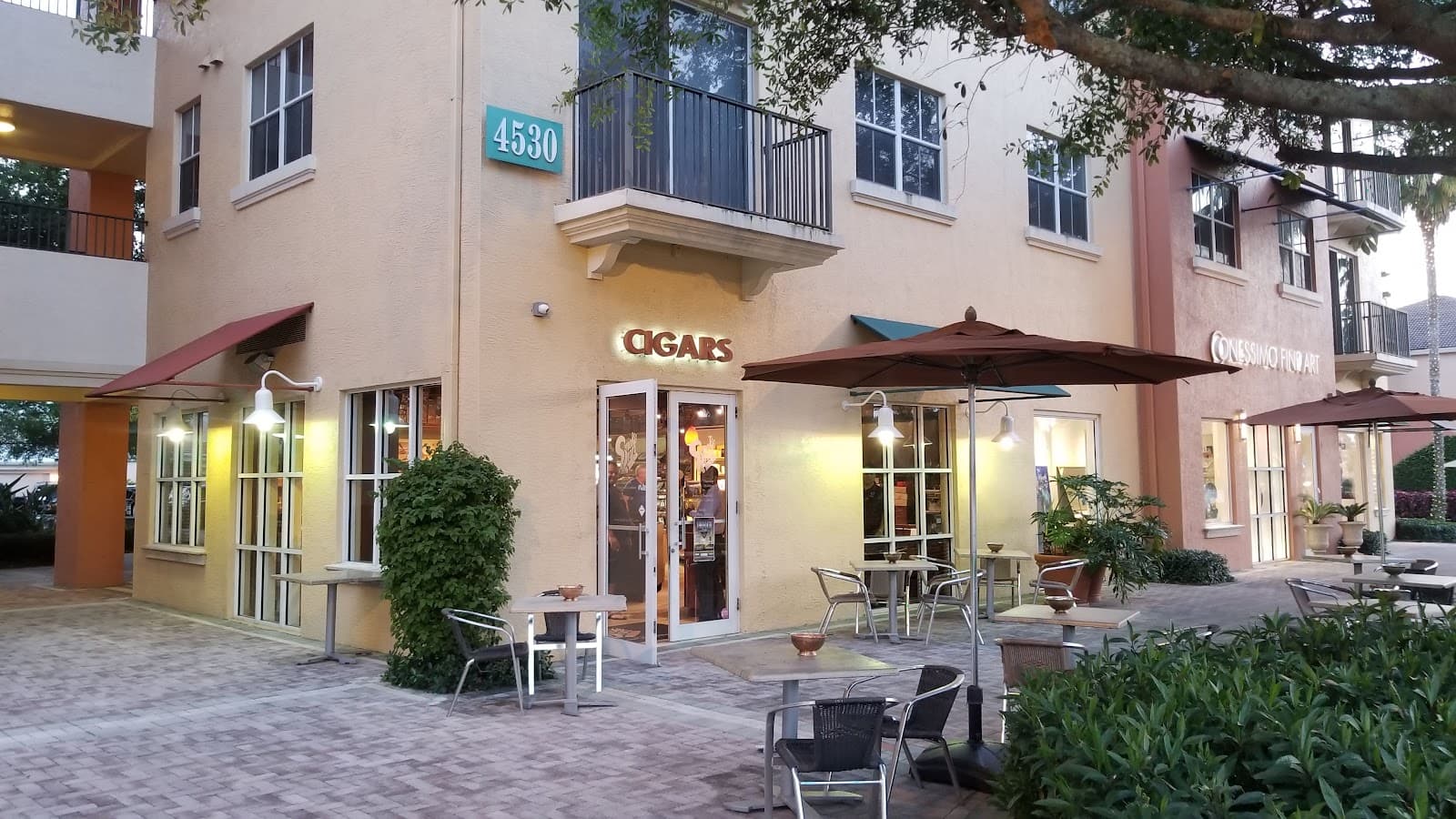 E & E Cigars
