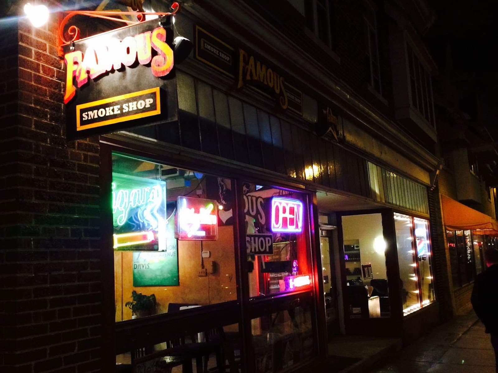 Famous SmokeShop / FAMOUS CIGAR BAR / Full Liquor Smoking Lounge