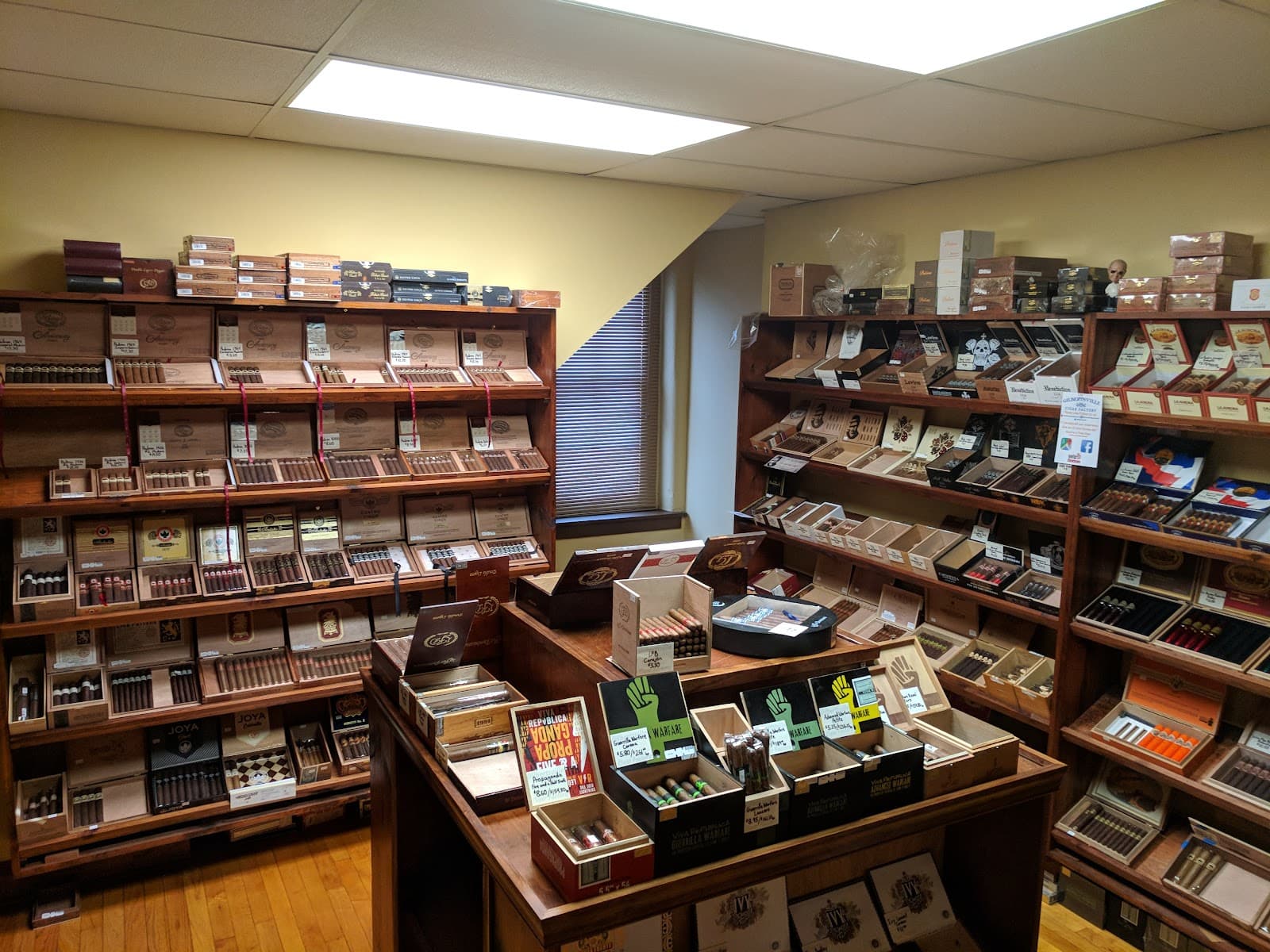 Gilbertsville Cigar Factory (Sir Stogies)