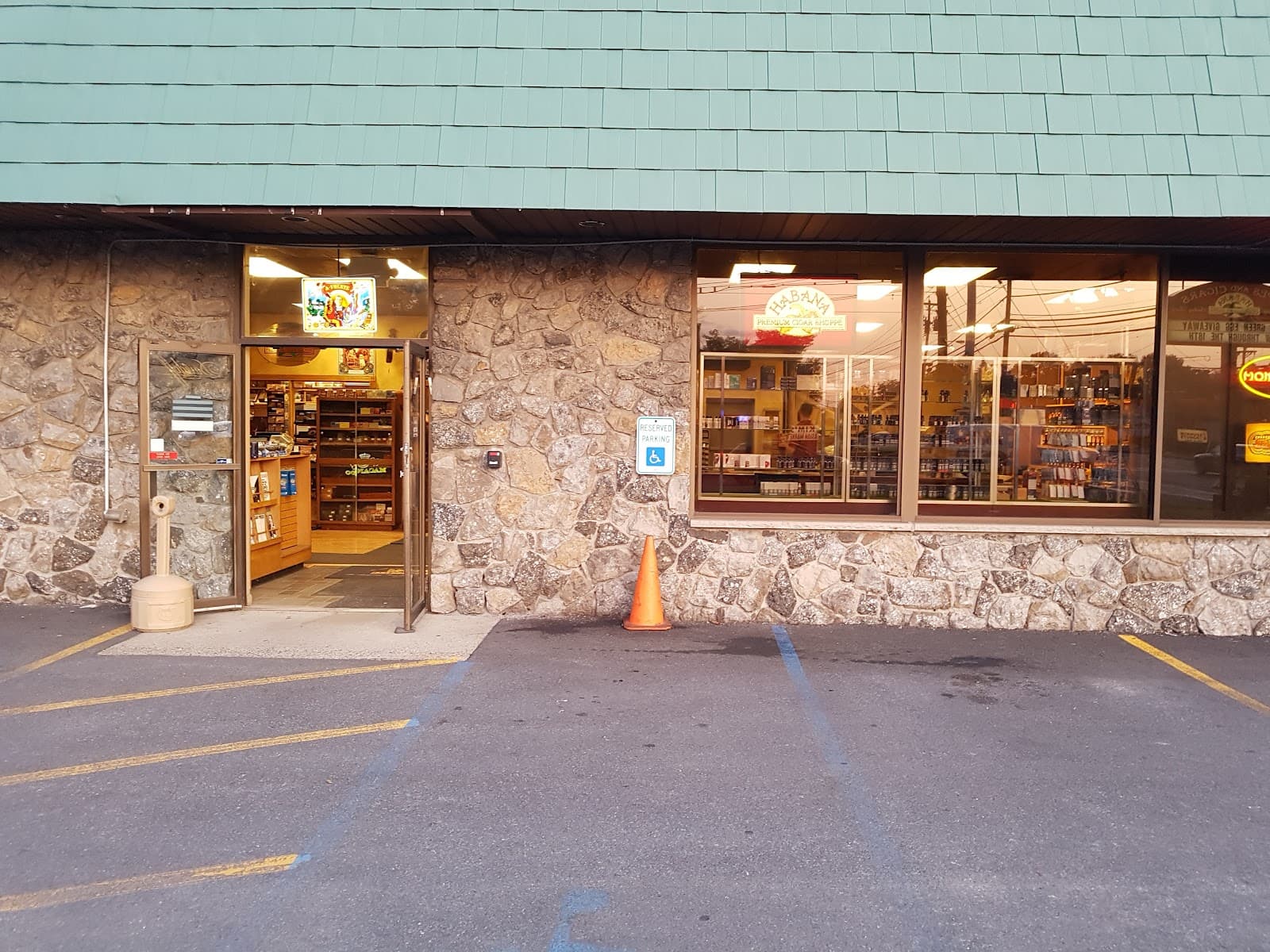 Habana Premium Cigar Shoppe