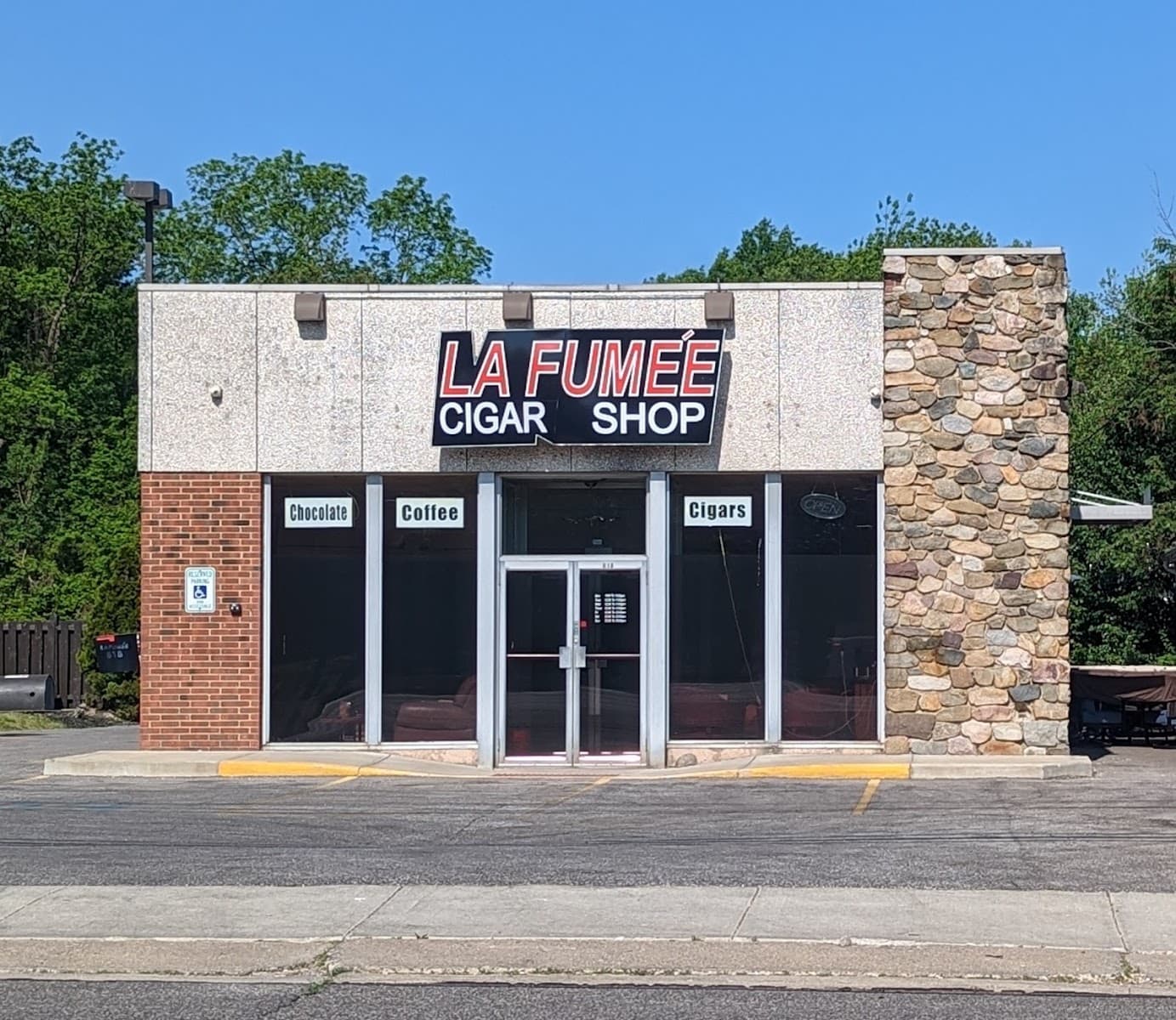 LA FUMÉE CIGAR AND COFFEE SHOP
