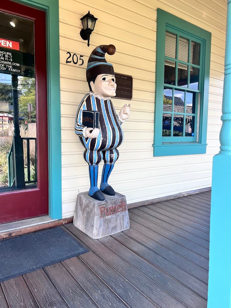 Leesburg Cigar & Pipe