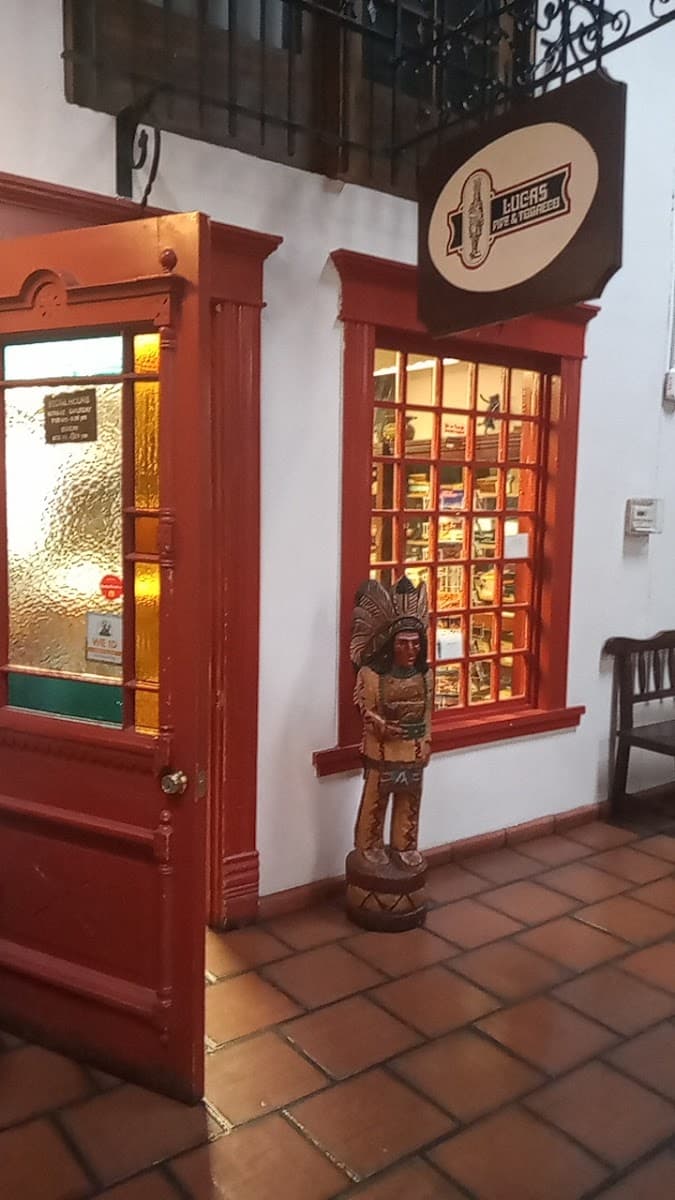 Lucas Pipe & Tobacco