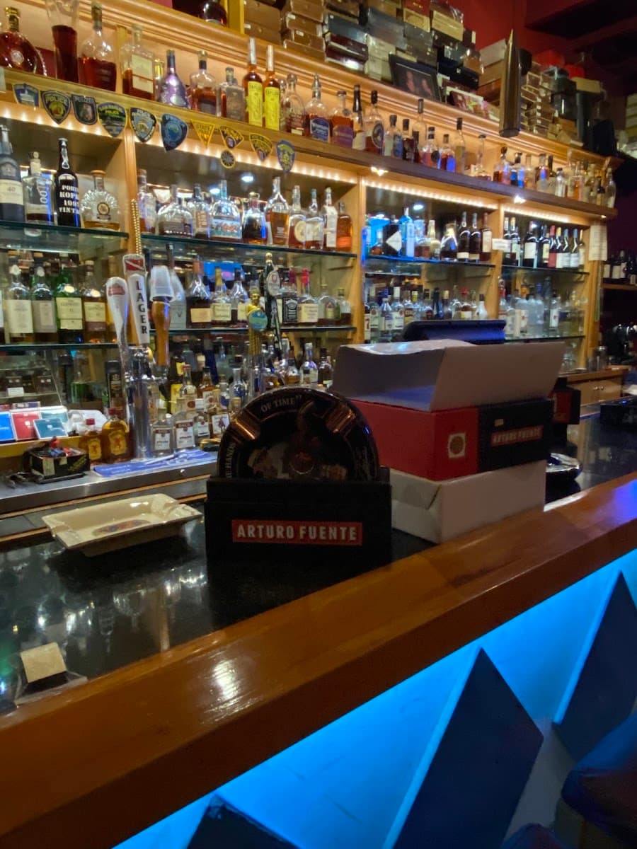 Macabi Cigars And Liqor Bar