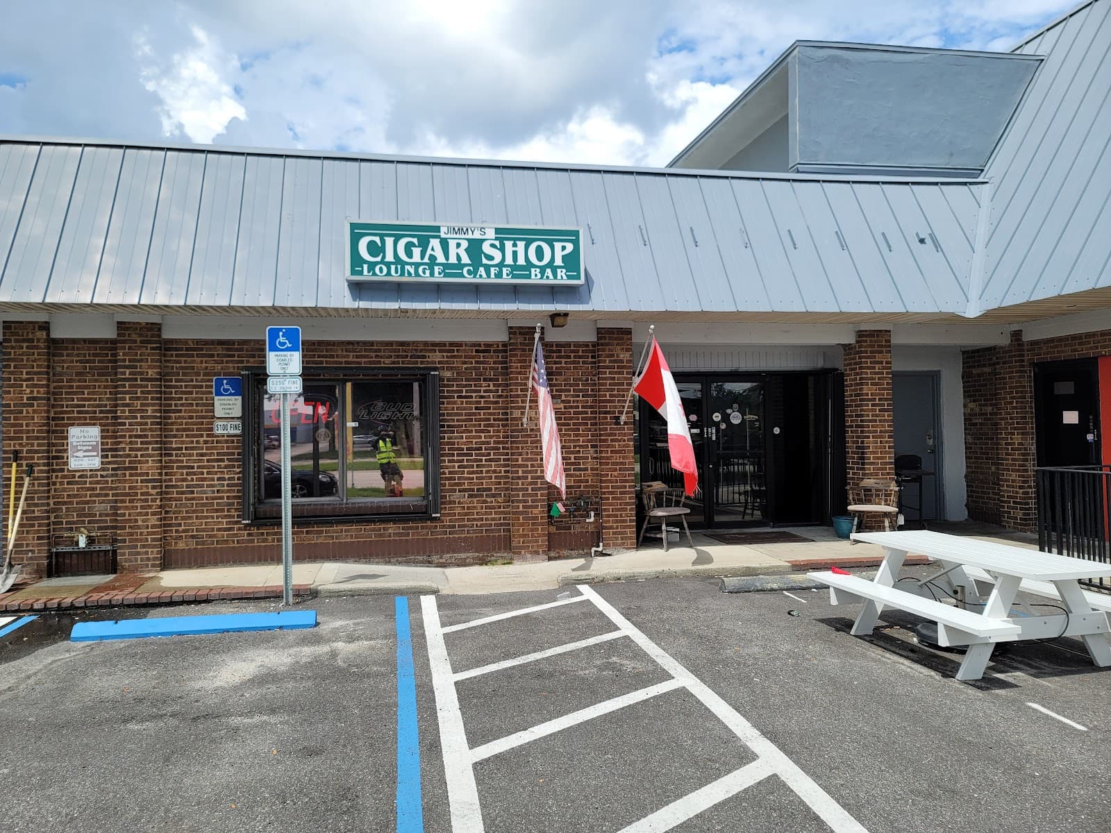 Mater's Cigar Lounge