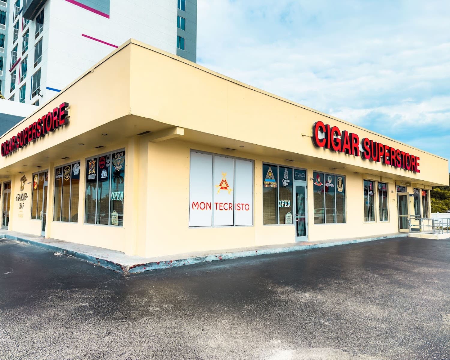 Neptune Cigar Superstore - Fort Lauderdale, FL