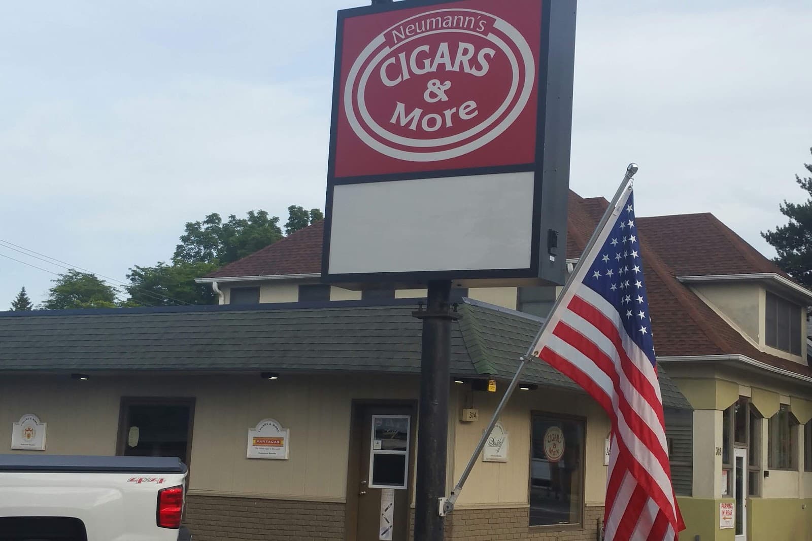 Neumann's Cigars & More of Libertyville