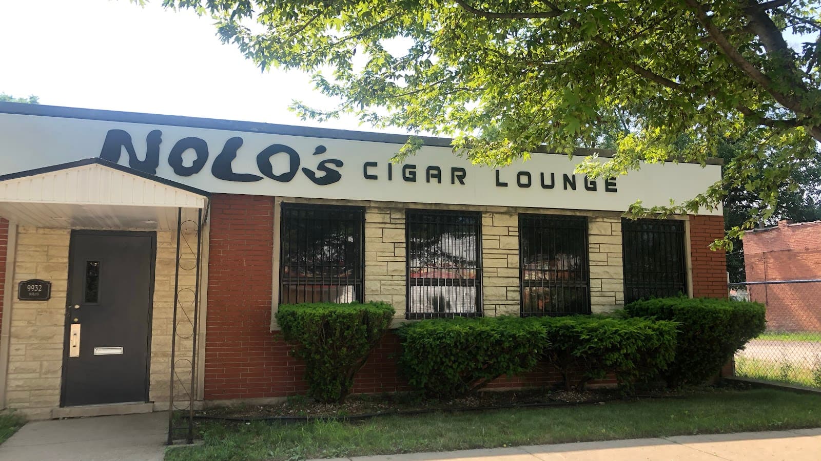 Nolo’s Cigar Lounge