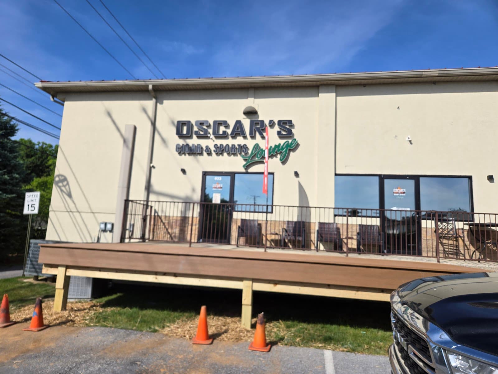 Oscar's Cigar & Sports Lounge