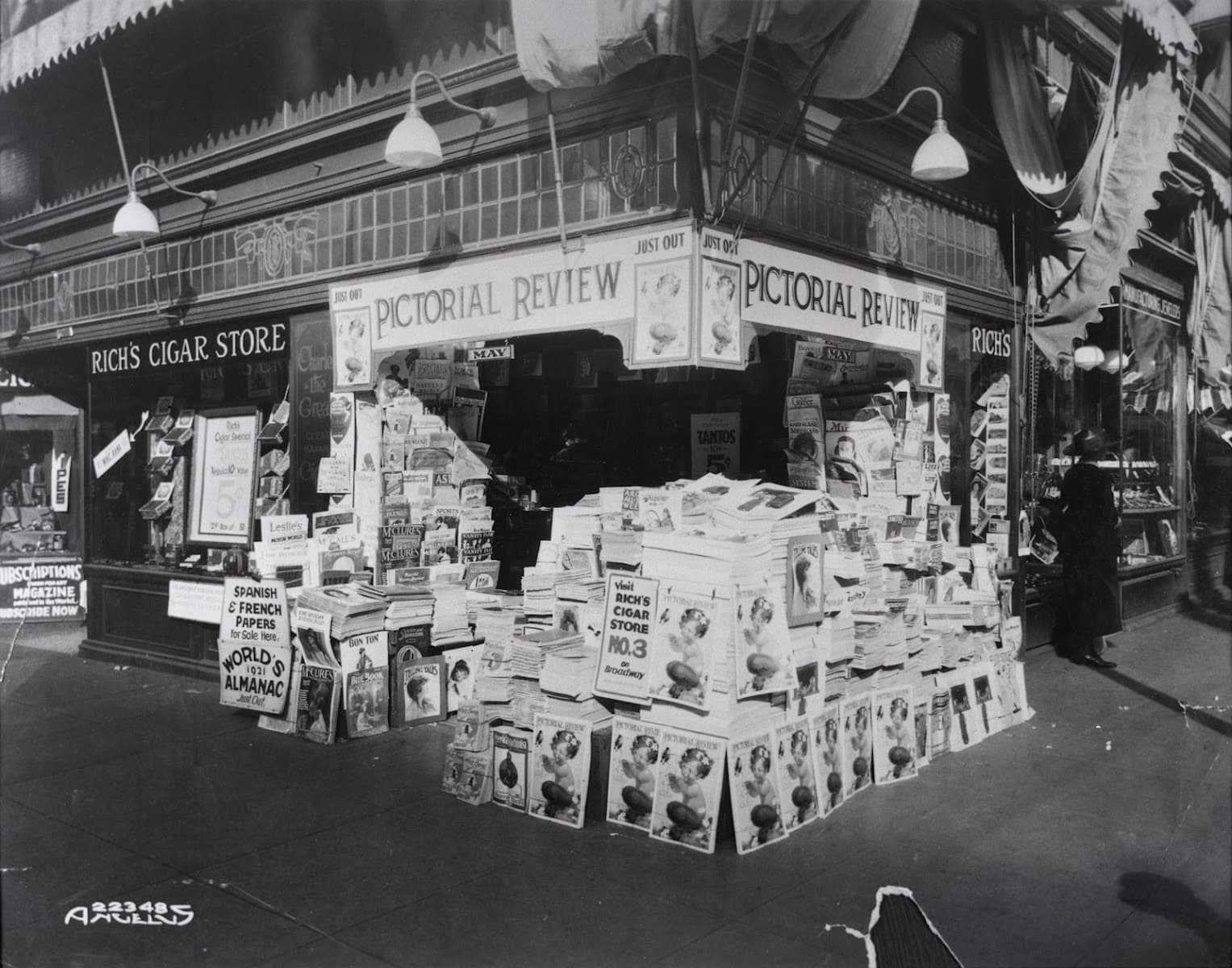 Rich's Cigar Store (HQ)
