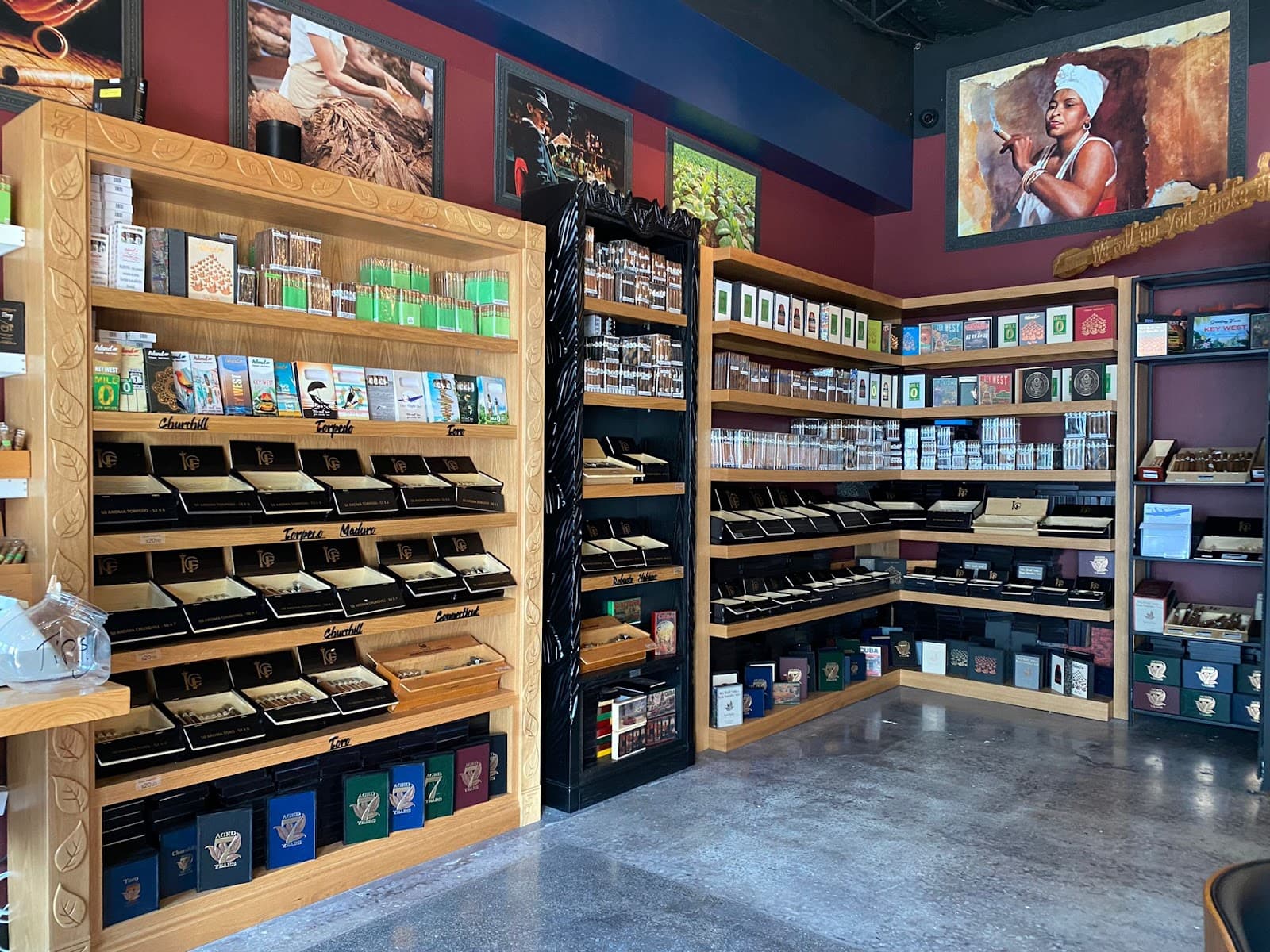 Robusto Cigar Bar Key West