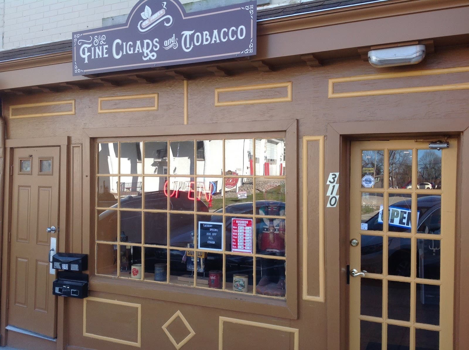 S & L Fine Cigars and Tobacco