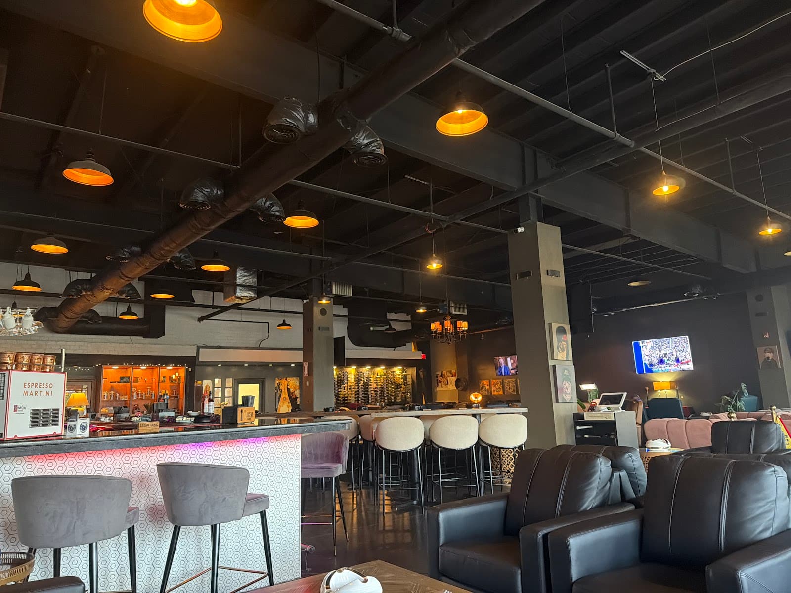 Signature Bar & Cigar Lounge