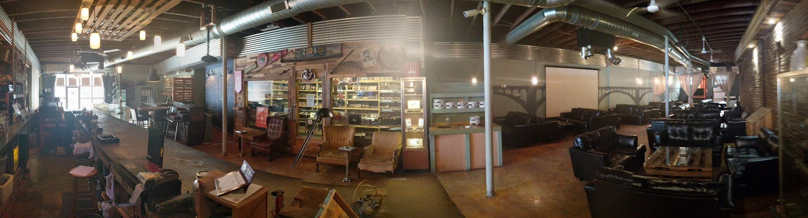 SMoKE Cigar & Hookah Parlor