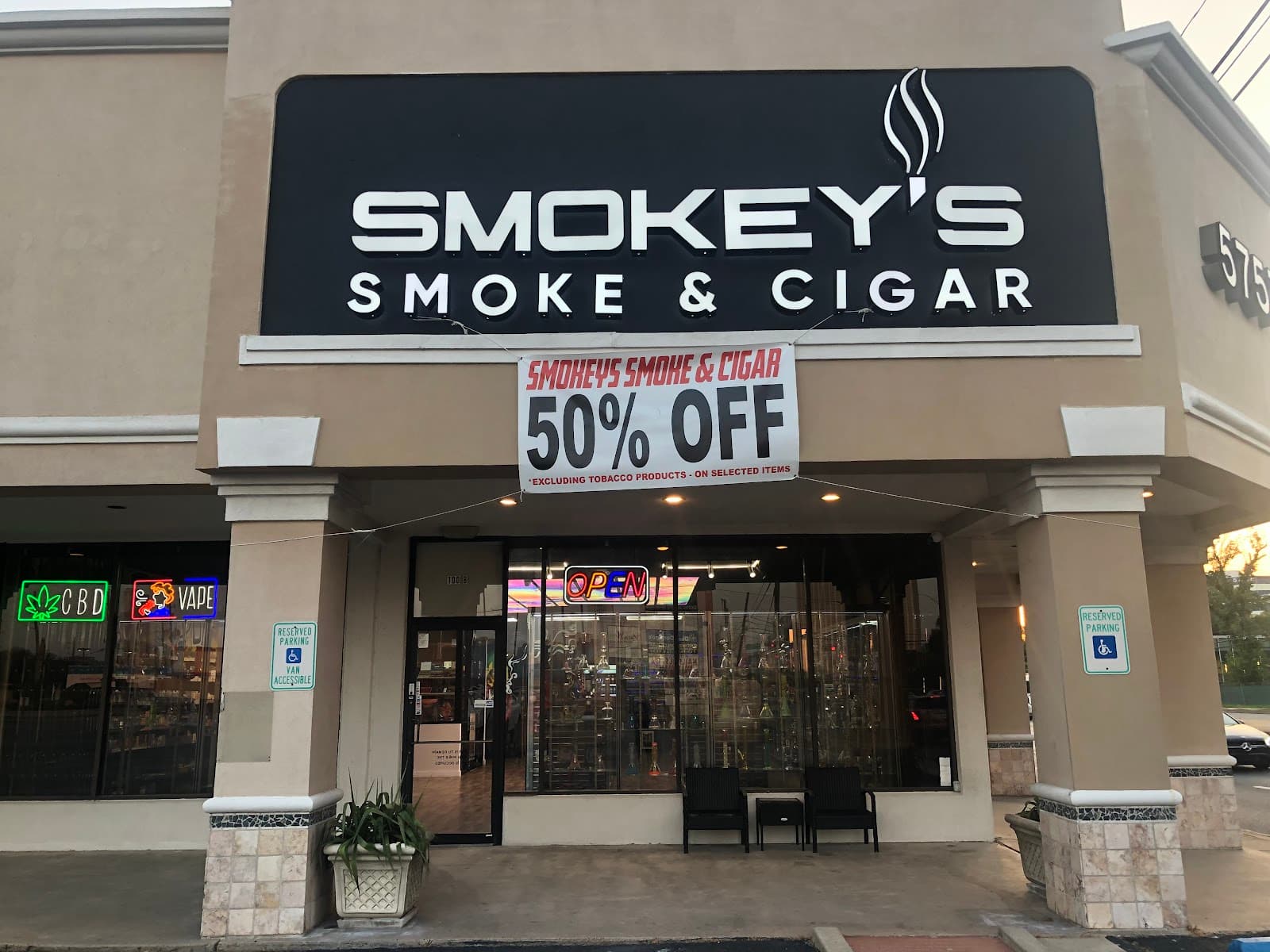 Smokey’s Smoke & Cigar