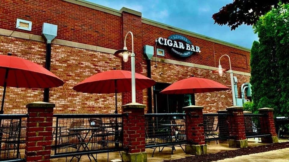 Smoky's Cigar Bar & Lounge (formerly Trader Tom's)