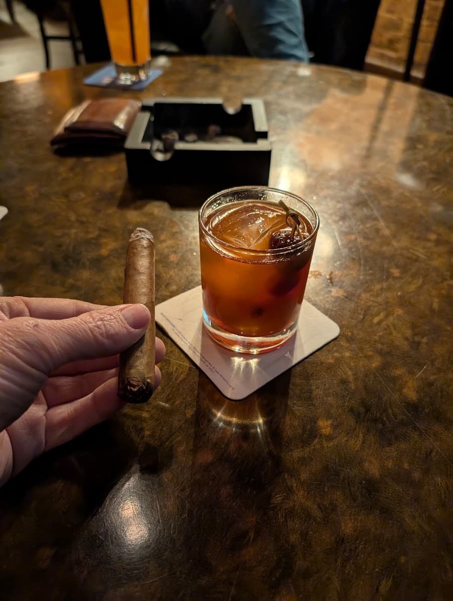 Stogie Cigar House And Cocktails