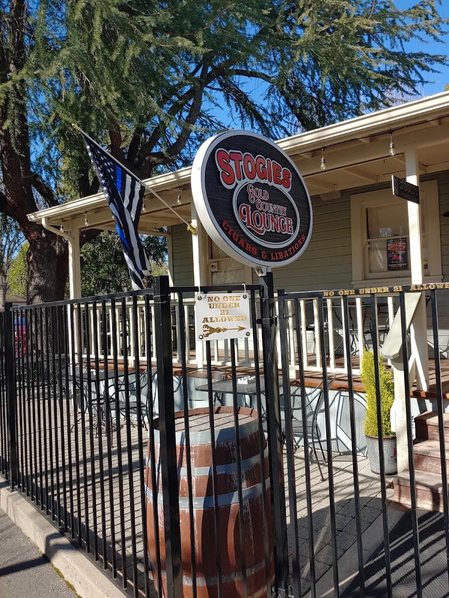 Stogies Gold Country Lounge