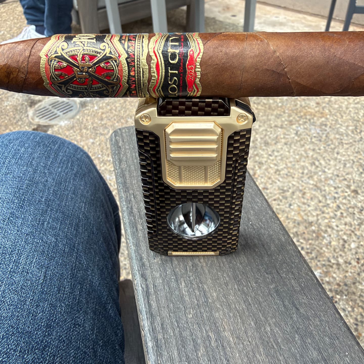 Cigar post