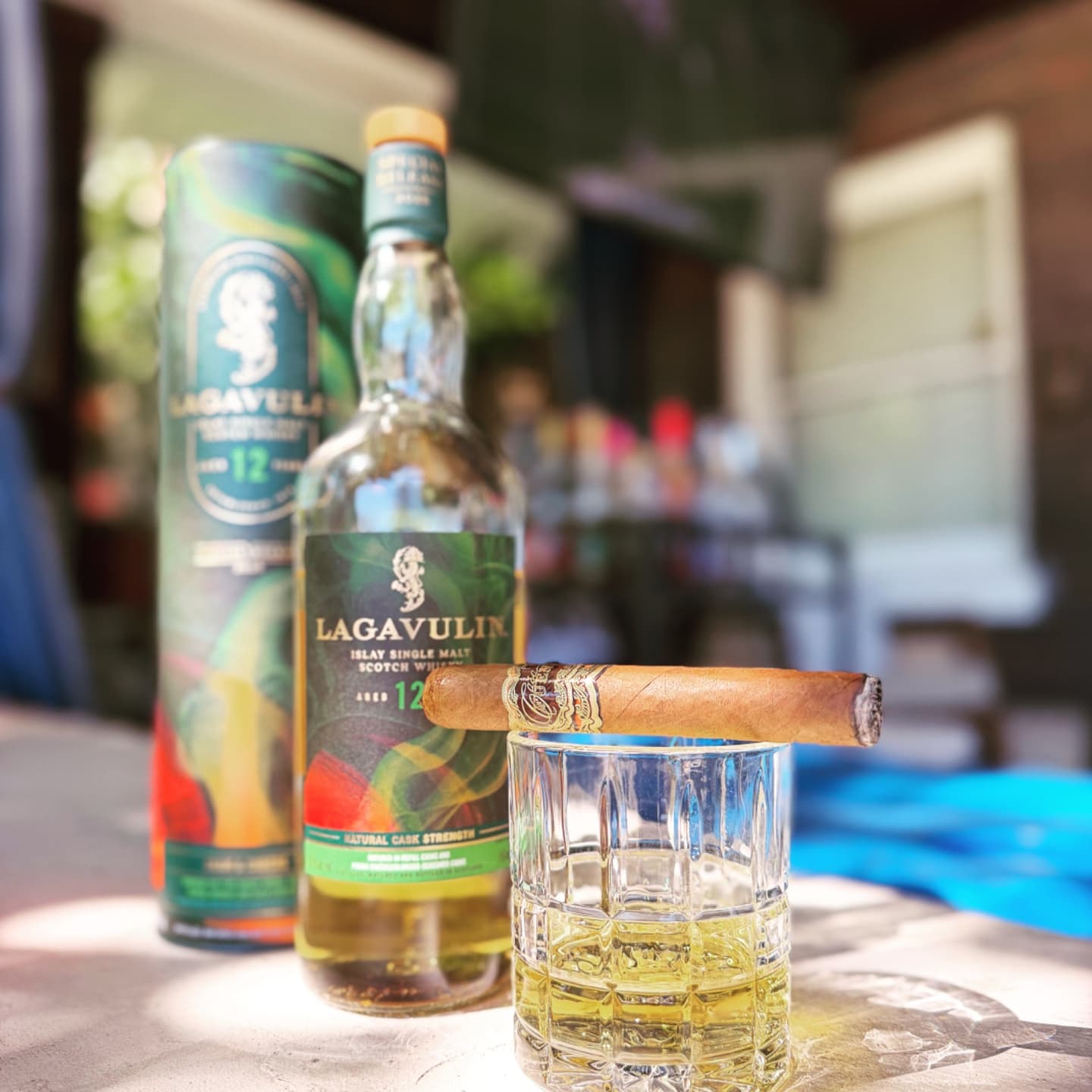Not a bad cigar for some Saturday football. :)
