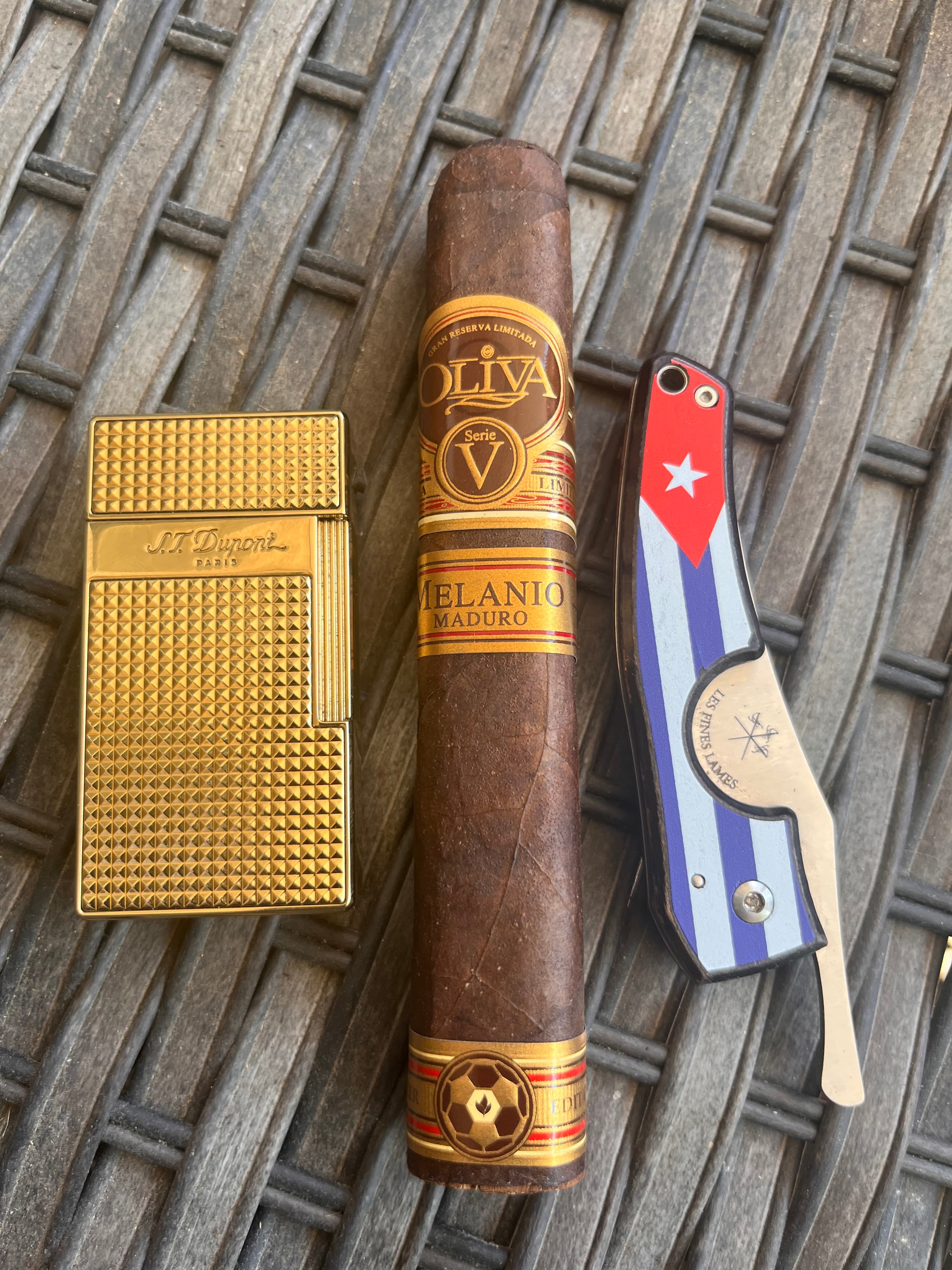 Gran Reserva Limitada Oliva Serie V Melanio Maduro Double Toro World Cup Soccer Edition 🤘