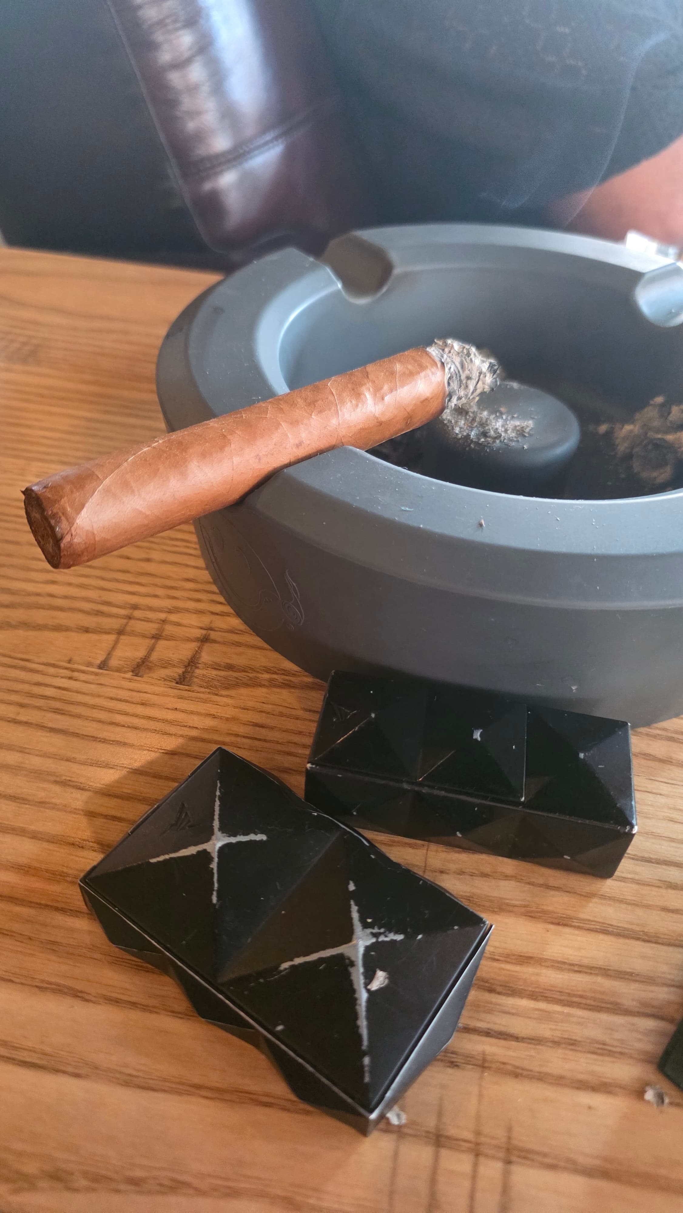 Cigar post